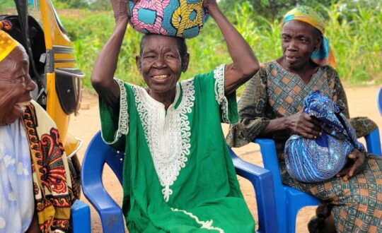 Community empowerment woman with gift — Hope G.C.L.M. Foundation in the Democratic Republic of Congo